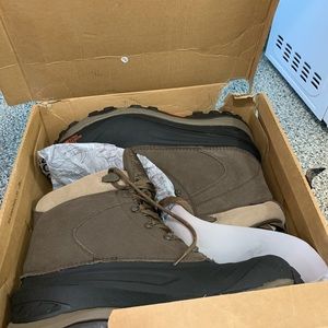 Men’s North Face snow boots. New in box. Size 12.